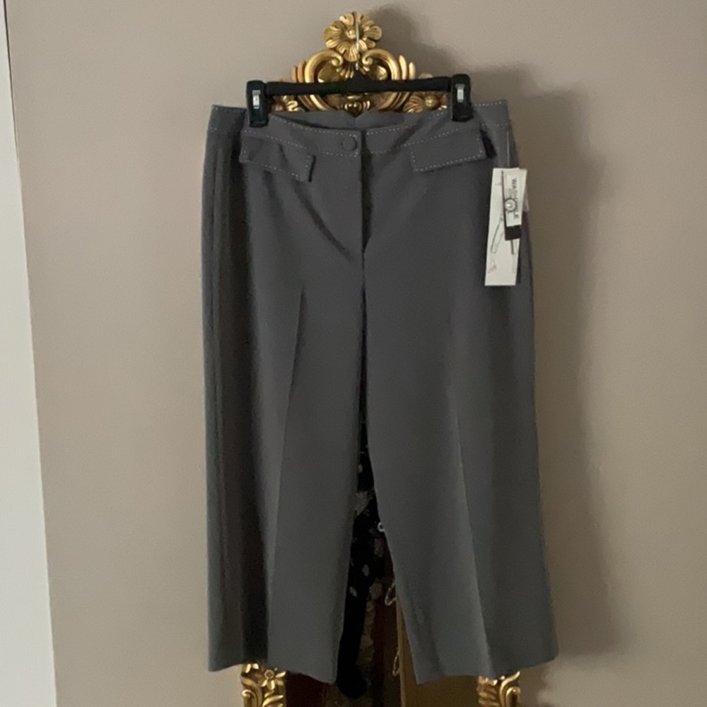 Larry Levine Career Crop Gray Stretch Capris Sz 10 New with tags MRSP $50